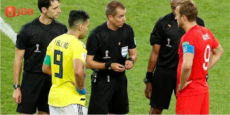 Cách Chơi Kèo Thẻ Phạt Bách Chiến Bách Thắng Cho Newbie 4 Tính cách của từng trọng tài cũng ảnh hưởng đến kết quả cuối cùng
